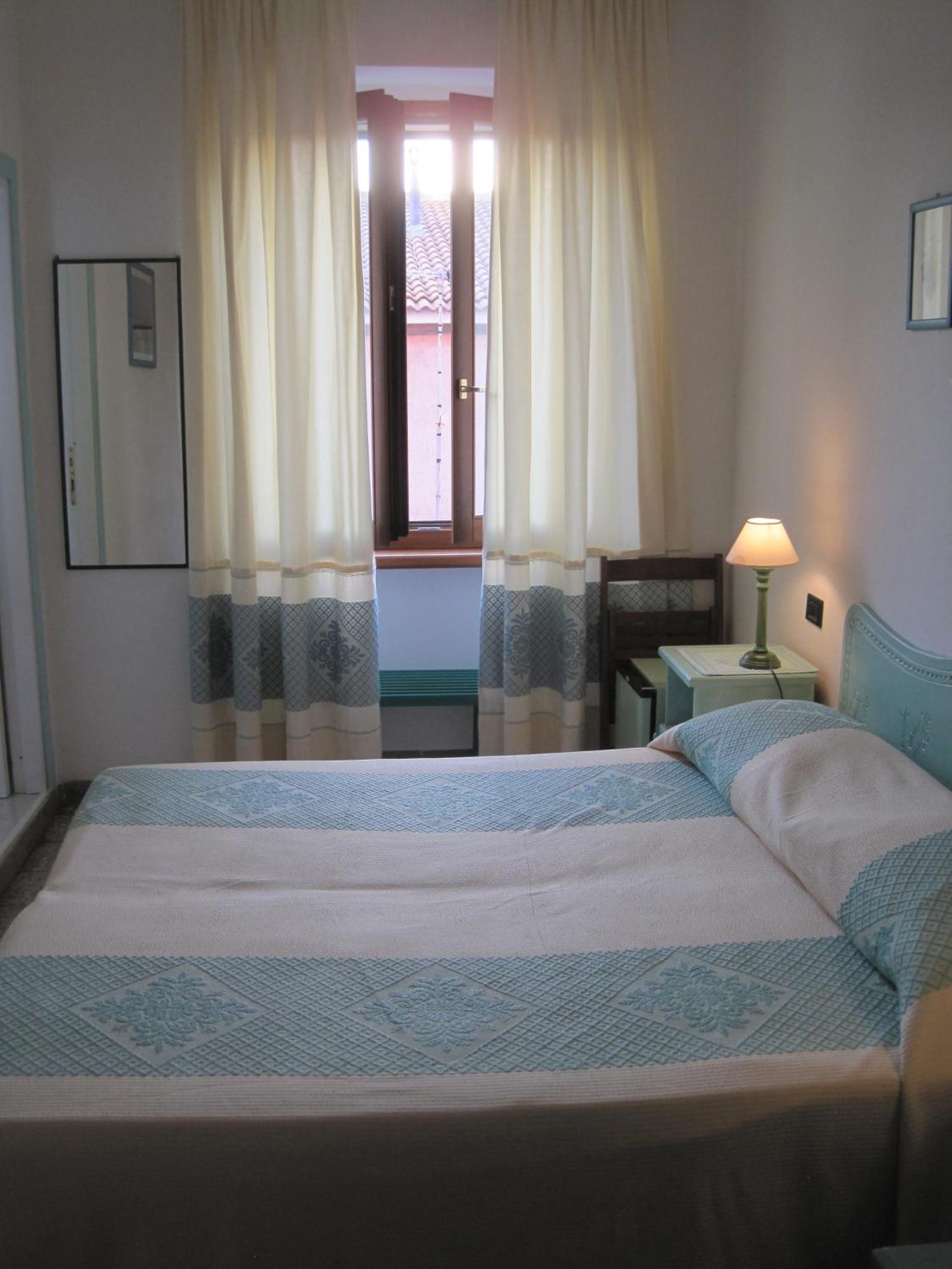 Hotel Moderno Santa Teresa Gallura Quarto foto