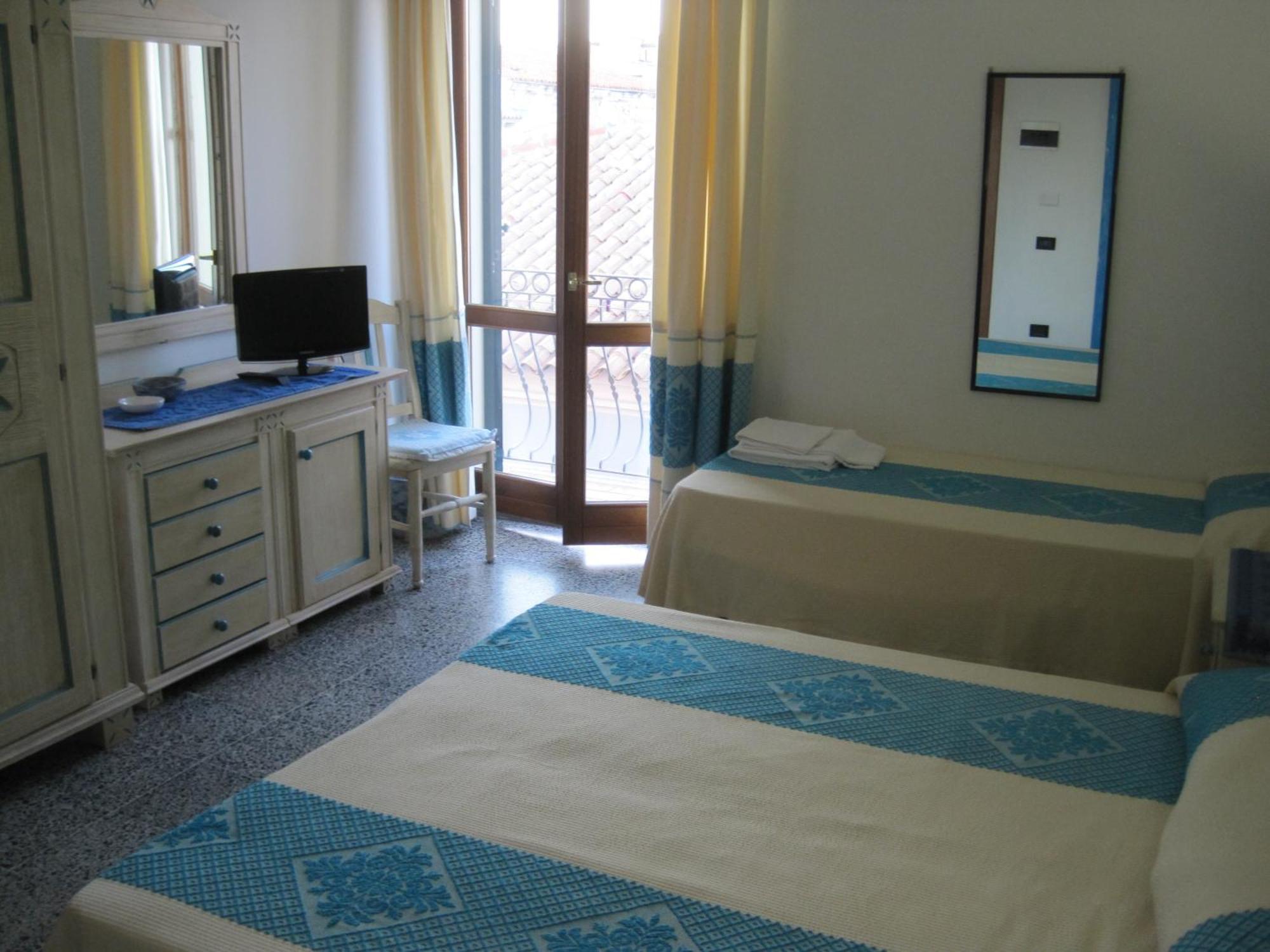 Hotel Moderno Santa Teresa Gallura Quarto foto