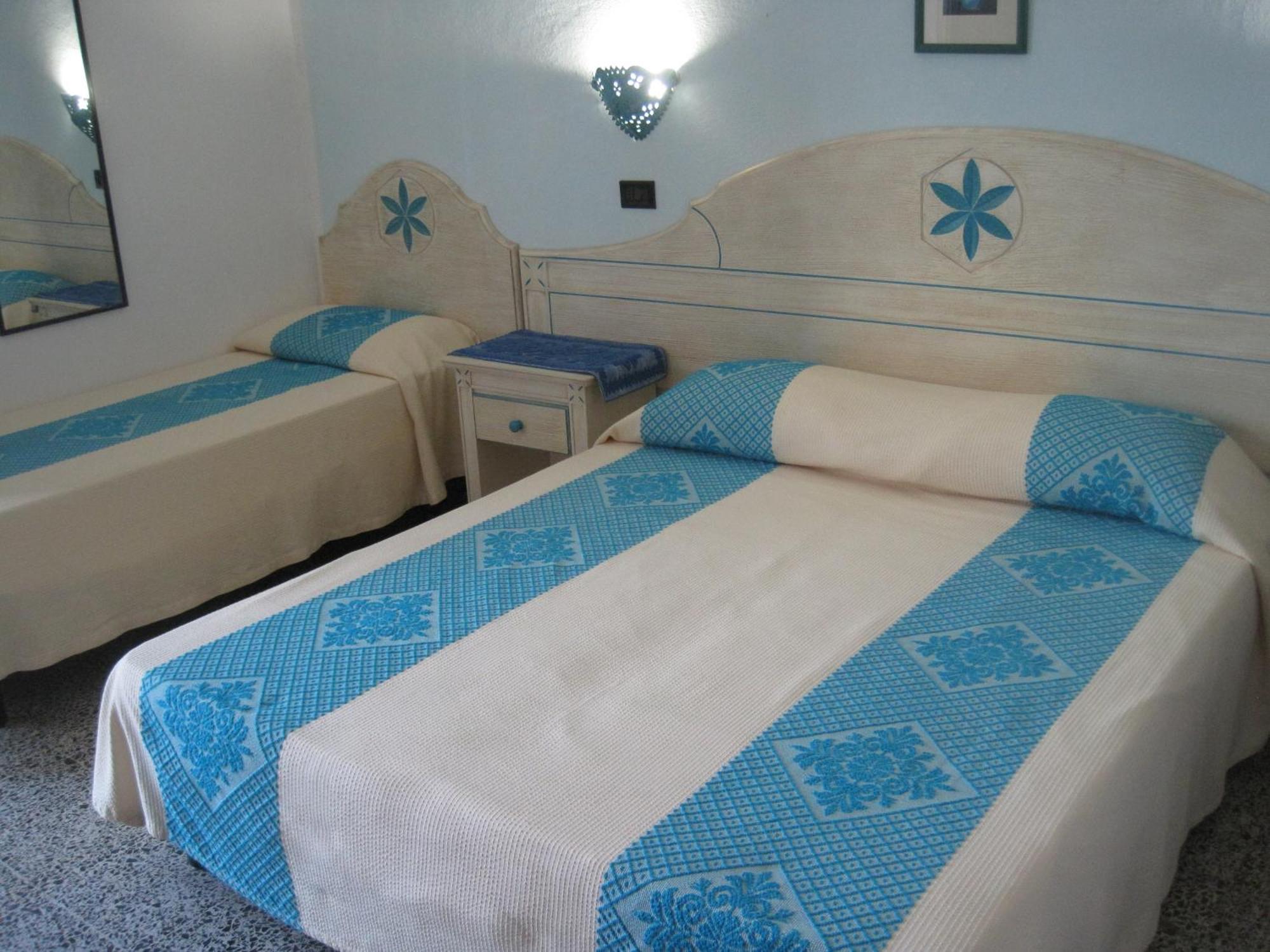 Hotel Moderno Santa Teresa Gallura Quarto foto
