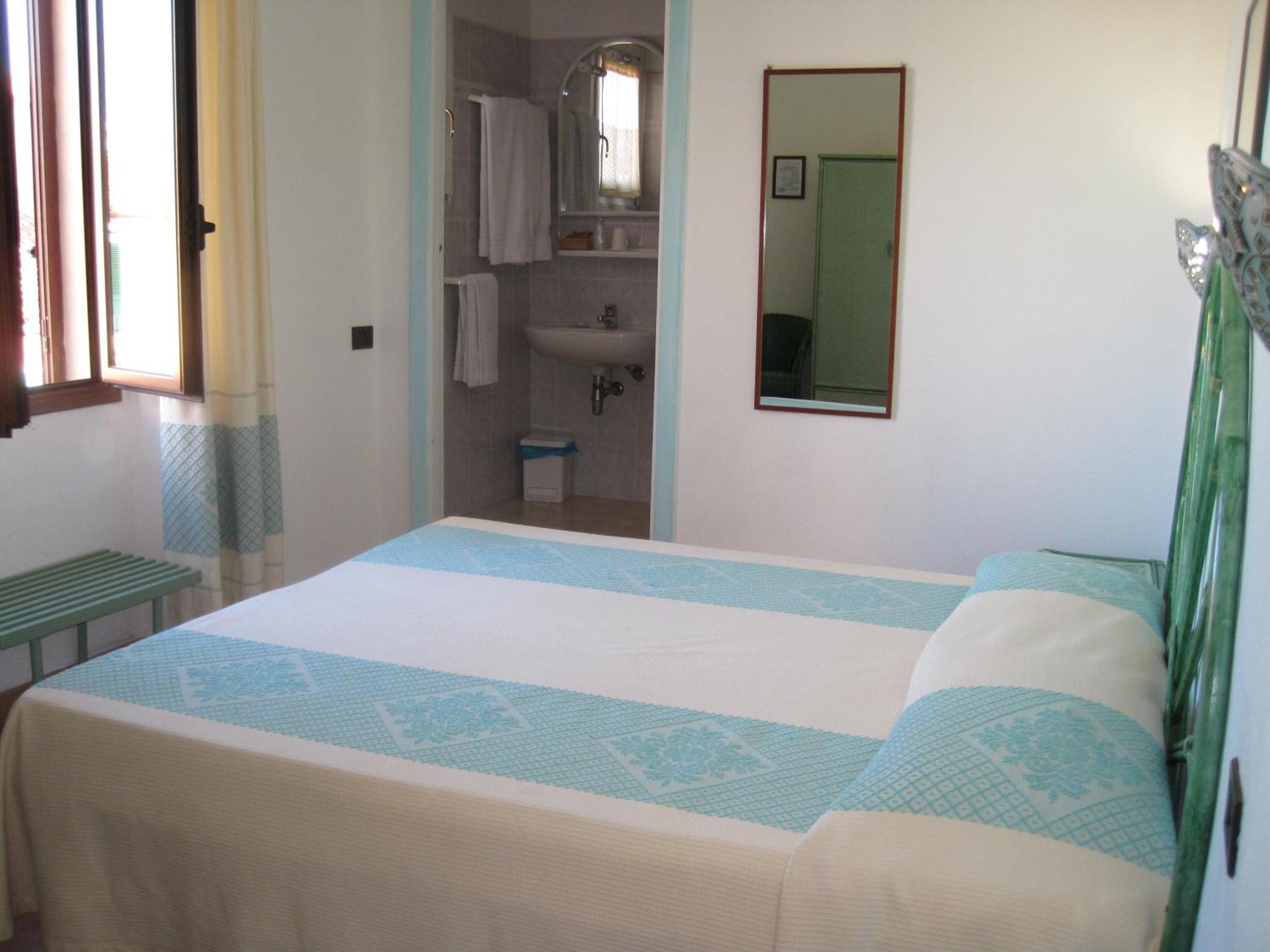 Hotel Moderno Santa Teresa Gallura Quarto foto