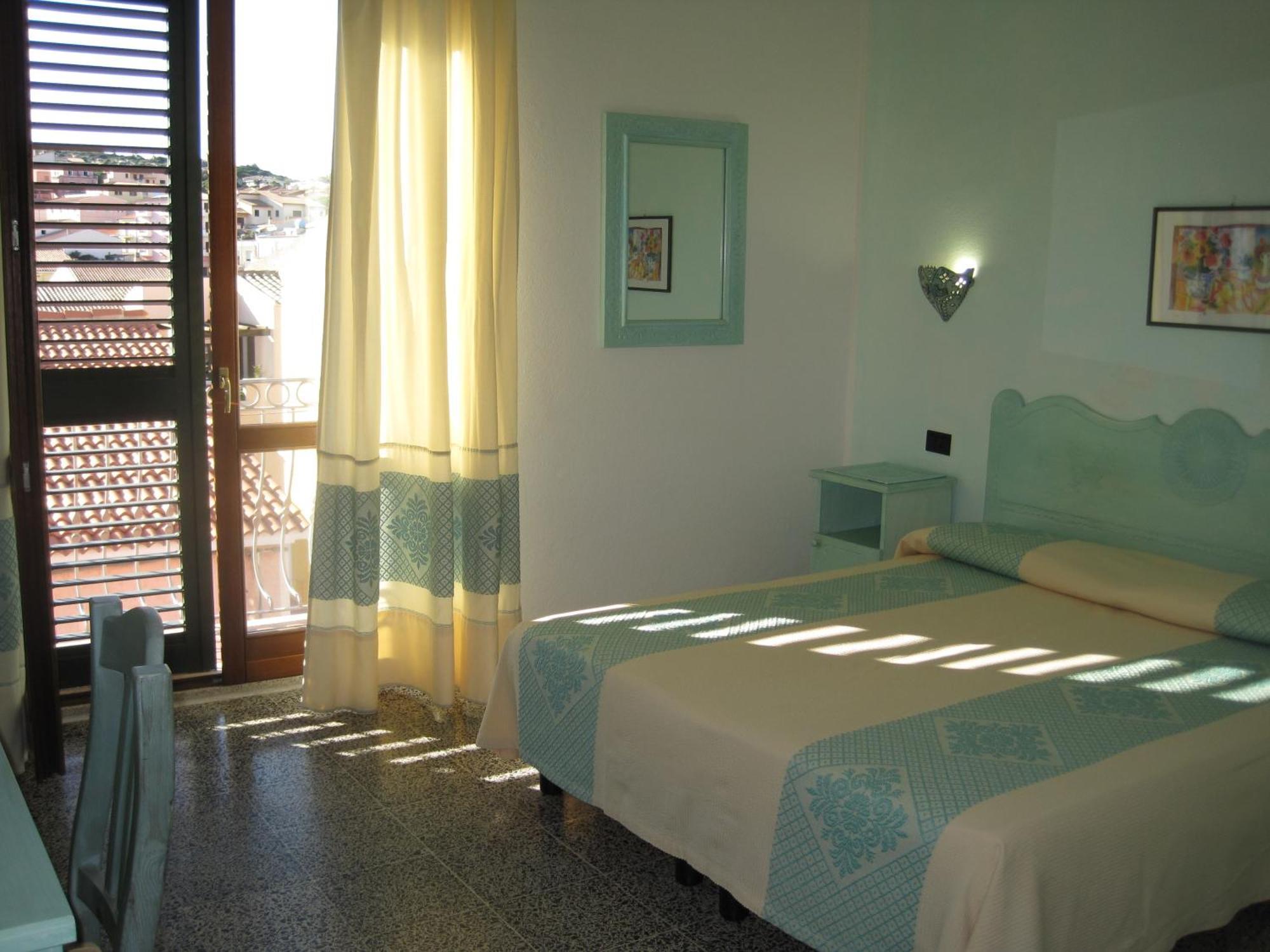 Hotel Moderno Santa Teresa Gallura Quarto foto